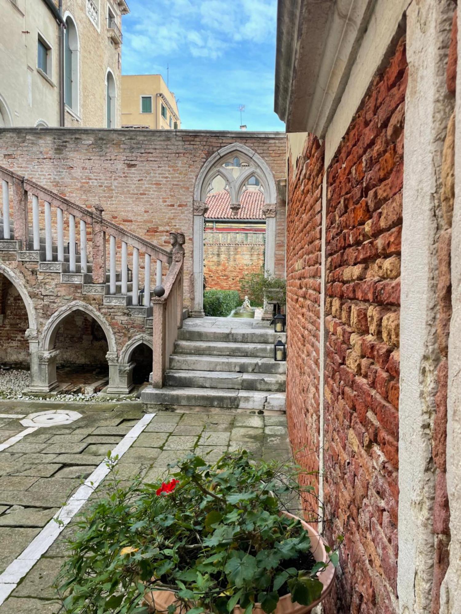 Palazzo Contarini Della Porta Di Ferro Aparthotel เวนิส ภายนอก รูปภาพ