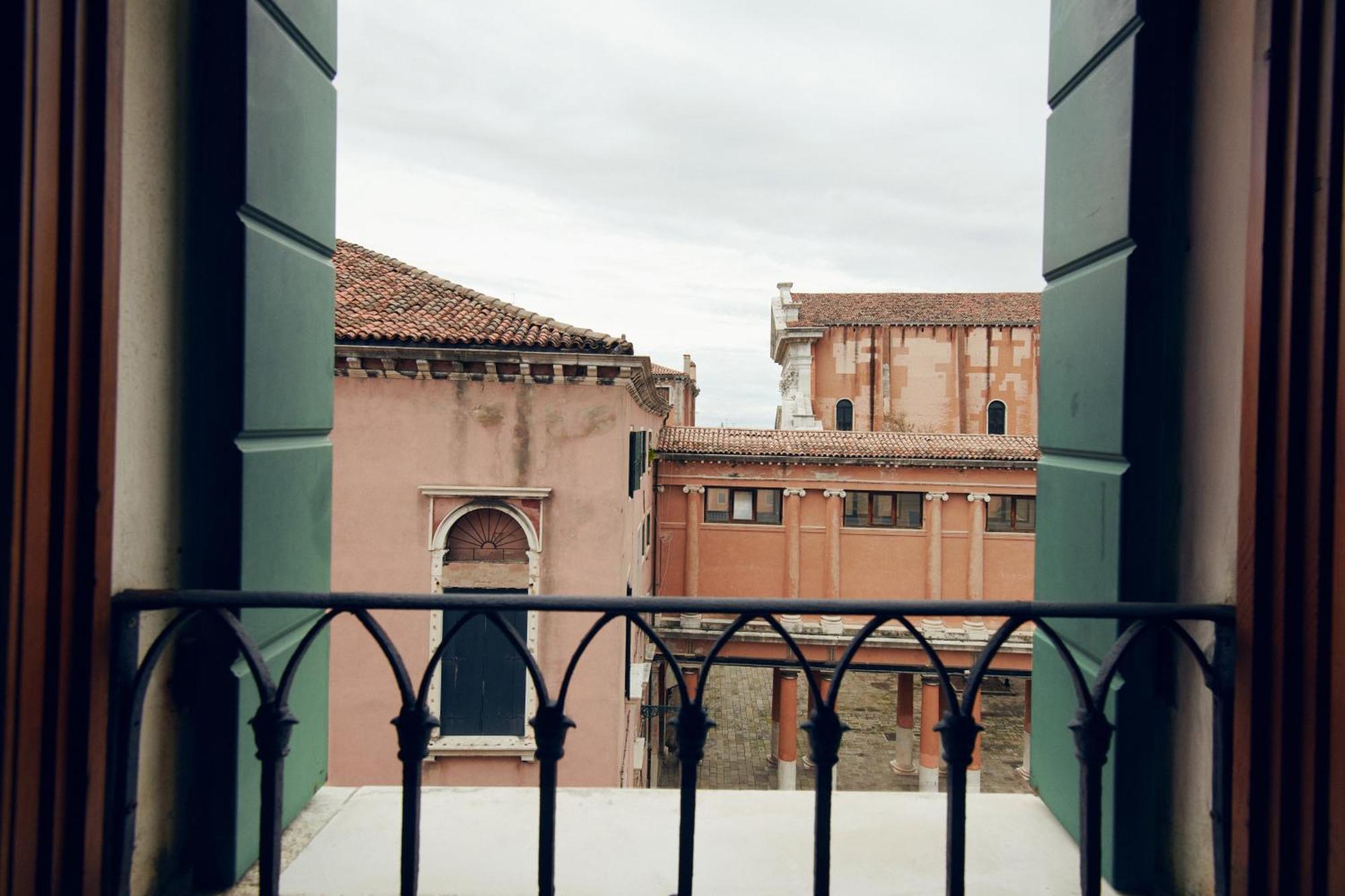 Palazzo Contarini Della Porta Di Ferro Aparthotel เวนิส ภายนอก รูปภาพ